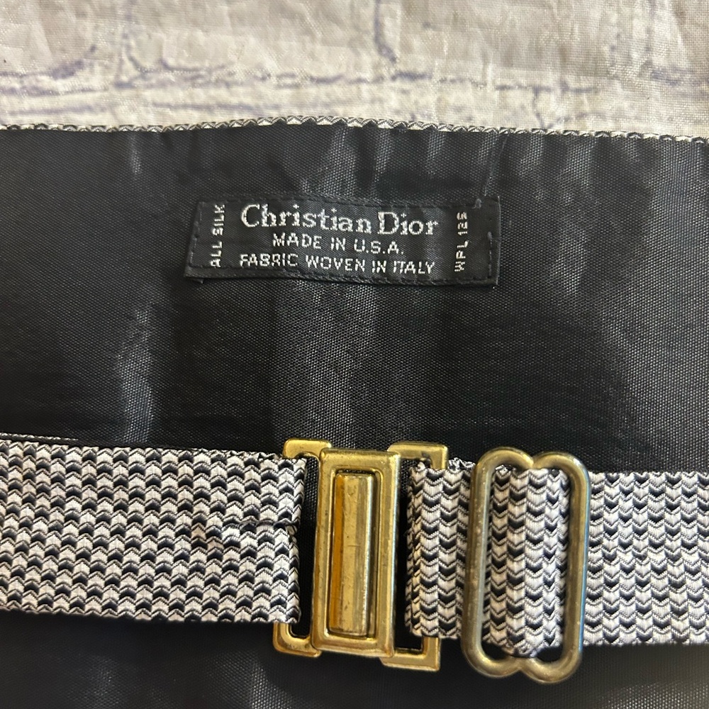 CHRISTIAN DIOR MEN’S 100% SILK BLACK/GREY PRINT GOLD TONE HARDWARE CUMBER BAND